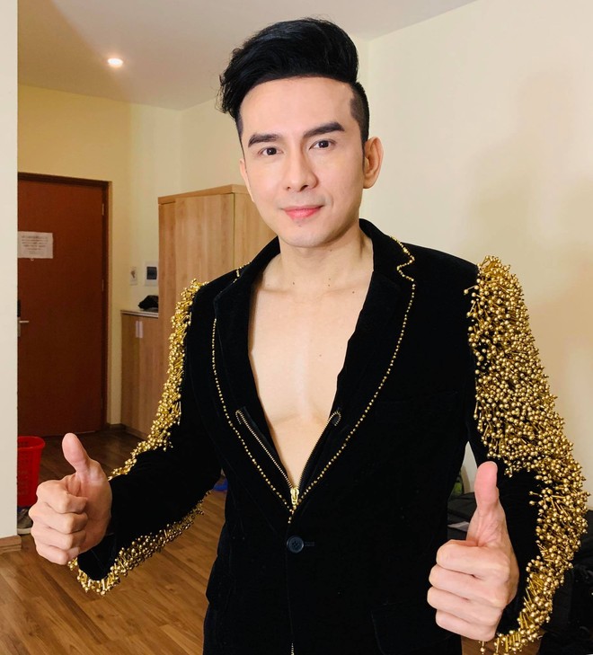 Li&ecirc;n tục bị n&oacute;i ph&aacute; hỏng kiểu t&oacute;c 2 m&aacute;i huyền thoại, Đan Trường gay gắt phản ph&aacute;o: &ldquo;M&igrave;nh th&iacute;ch kiểu n&agrave;o th&igrave; m&igrave;nh để kiểu đ&oacute;&rdquo; - Ảnh 2.