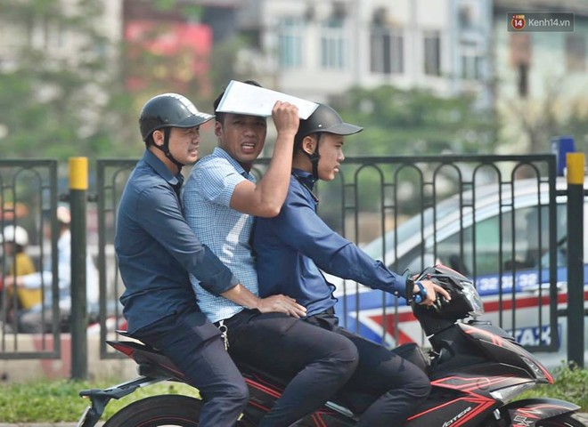 Hà Nội: Người dân, du khách nhăn mặt nhíu mày với nắng nóng 41 độ C giữa trưa Hè - Ảnh 10.