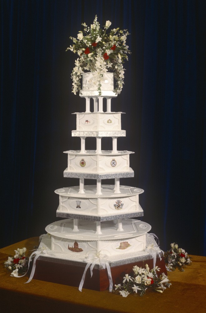 Xa hoa bánh cưới hoàng gia Anh qua từng thời kì, có chiếc lấy cảm hứng từ nhà thờ Notre-Dame - Ảnh 5.
