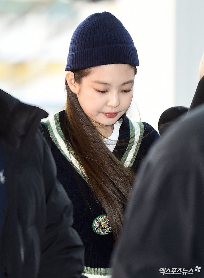 Jennie và Krystal thay đổi ra sao sau khi chia tay Kai: Có nhiều điểm giống đến không ngờ, chi tiết ngoại hình gây chú ý - Ảnh 3. Jennie và Krystal thay đổi ra sao sau khi chia tay Kai: Có nhiều điểm giống đến không ngờ, chi tiết ngoại hình gây chú ý - Ảnh 3.