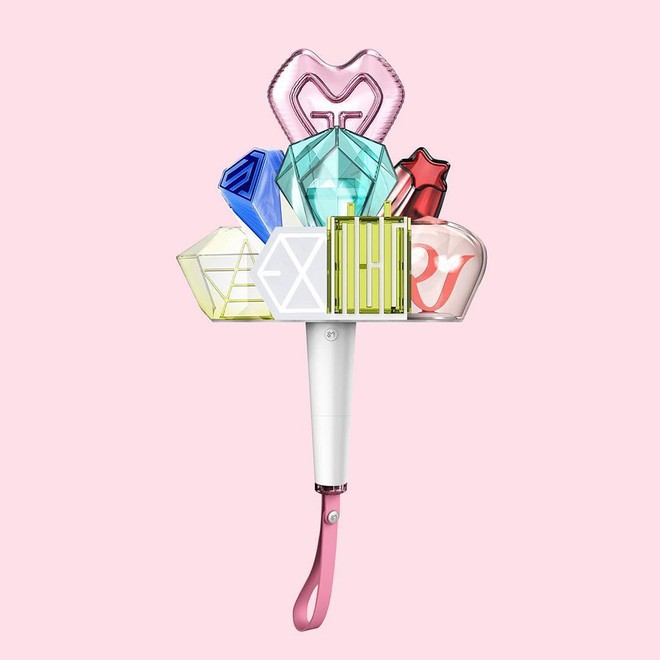 Thương fan đi concert chung phải cầm nhiều loại lightstick, SM bán luôn lightstick 8 trong 1! - Ảnh 1.