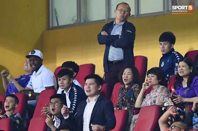 HLV Park Hang-seo, thủ m&ocirc;n Tiến Dũng phản ứng đầy cảm x&uacute;c khi H&agrave; Nội FC thua ở AFC Cup 2019 - Ảnh 3.