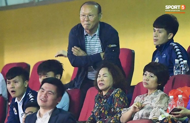 HLV Park Hang-seo, thủ m&ocirc;n Tiến Dũng phản ứng đầy cảm x&uacute;c khi H&agrave; Nội FC thua ở AFC Cup 2019 - Ảnh 2.