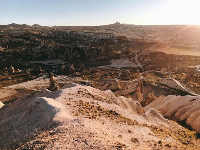 Loạt trải nghiệm cực đã của cô bạn người Việt tại Cappadocia (Thổ Nhĩ Kì): Ngủ trong hang, bay cùng khinh khí cầu, lái xe jeep qua thung lũng - Ảnh 8.