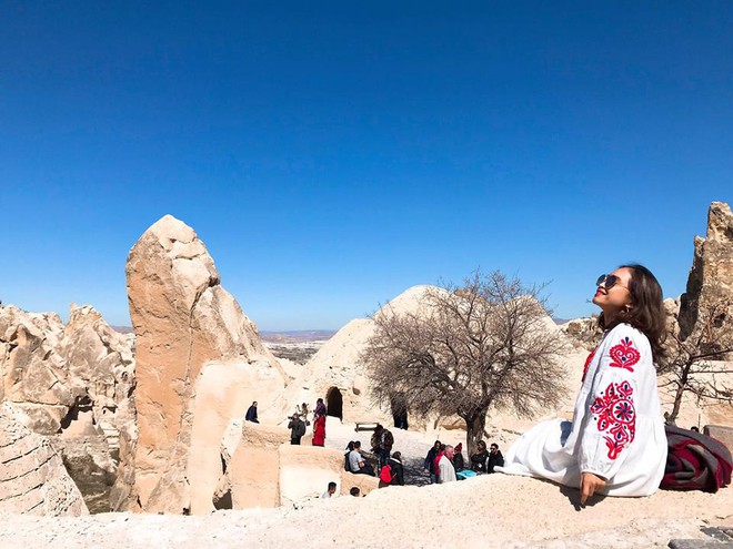 Loạt trải nghiệm cực đã của cô bạn người Việt tại Cappadocia (Thổ Nhĩ Kì): Ngủ trong hang, bay cùng khinh khí cầu, lái xe jeep qua thung lũng - Ảnh 10.