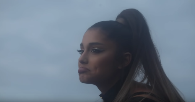 Fan xôn xao nghi vấn Ariana Grande công khai yêu con gái trong MV vừa ra mắt, sự thật là gì? - Ảnh 3. Ariana Grande