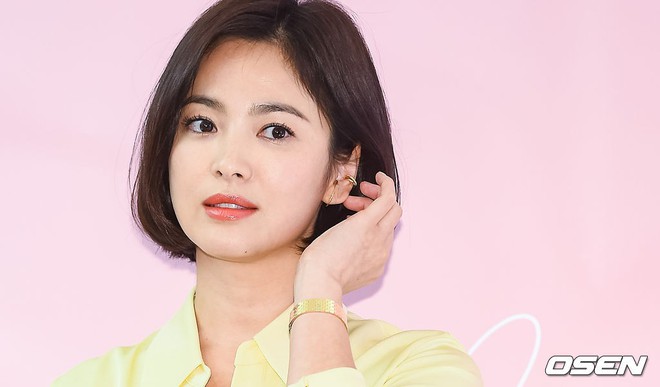 Lâu lắm mới dự sự kiện ở Hàn, Song Hye Kyo quá đẹp nhưng lại để lộ bộ phận một trời một vực so với ảnh tạp chí - Ảnh 11.