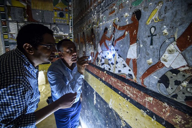 Khai quật 2 lăng mộ Ai Cập kỳ lạ nhất lịch sử: sau 4000 năm mà nước sơn vẫn còn như mới 4000-years-old-tomb-discovered-egypt-painted-1-5cb9af390d822700-15557344985551021605410
