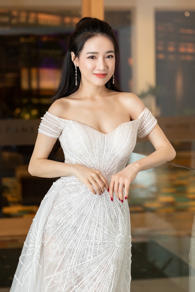 Nhã Phương - Trường Giang tay đan tay, lần đầu lộ diện cùng nhau sau nửa năm tổ chức đám cưới - Ảnh 8.