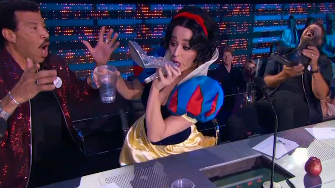 Halloween còn lâu mới tới nhưng Katy Perry đã vội hóa thành... phù thủy bạch tuộc tại American Idol! - Ảnh 2.
