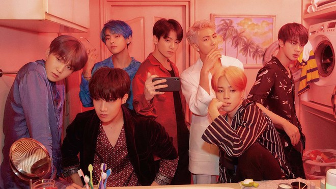 Ariana Grande tiếp tục “chơi cầu trượt”, BTS kế nhiệm loạt thành công “khủng” của làng nhạc US-UK trên BXH Billboard 200 - Ảnh 1.