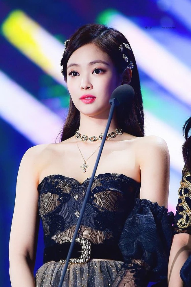 Jennie (BLACKPINK) tiếp tục quên vũ đạo SOLO nhưng fan lại gào thét vì... dễ thương quá! - Ảnh 2.