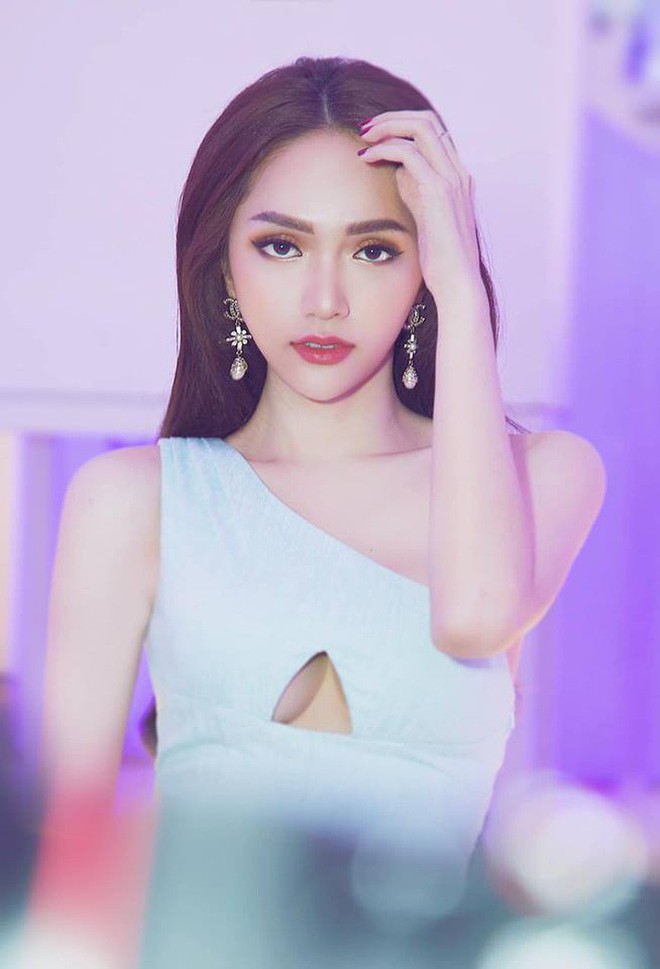 HH Hương Giang xuất hiện xinh đẹp tựa nữ thần nhưng bộ đầm hiểm hóc mới là tâm điểm, đến khổ chủ cũng phải lên tiếng - Ảnh 3.
