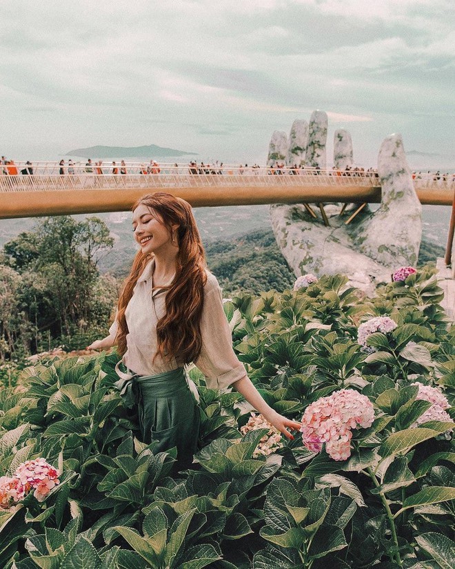 “Act cool đứng hình mất 5s” trước 7 cây…