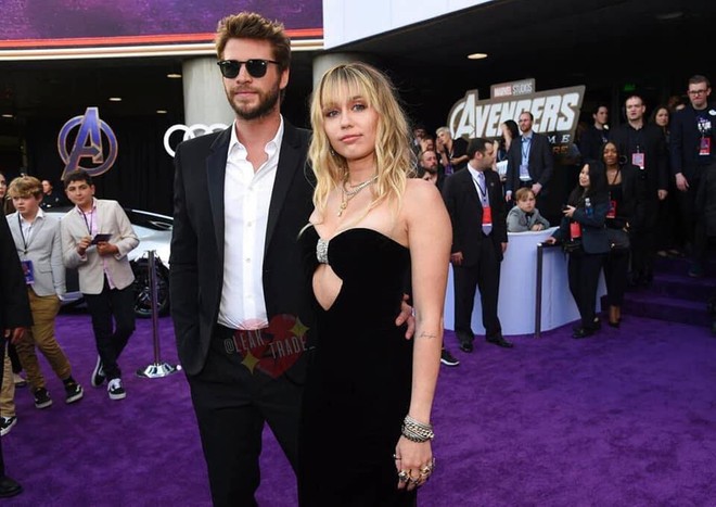 Đi ra mắt phim bom tấn mà vợ chồng son Miley Cyrus - Liam Hemsworth cứ mải cù lét nhau, làm đủ trò nhí nhố - Ảnh 3.