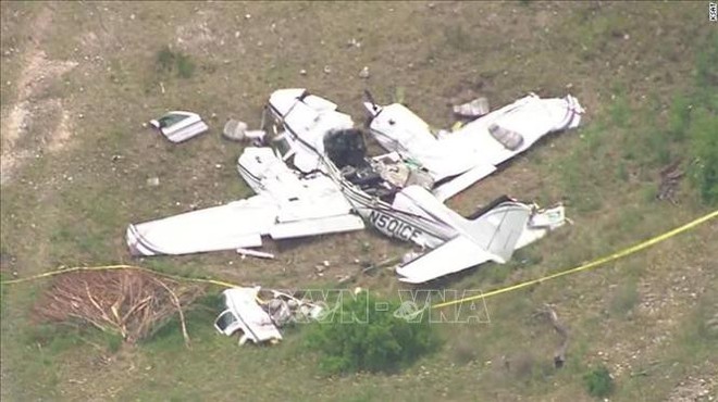 Sáu người thiệt mạng trong vụ rơi máy bay ở Texas, Mỹ - Ảnh 1.