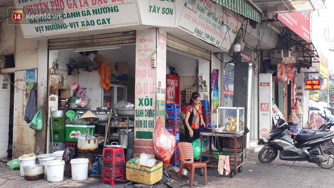 Người dân bàng hoàng kể lại giây phút ô tô điên tông hàng loạt phương tiện, khiến nữ lao công tử vong - Ảnh 5.