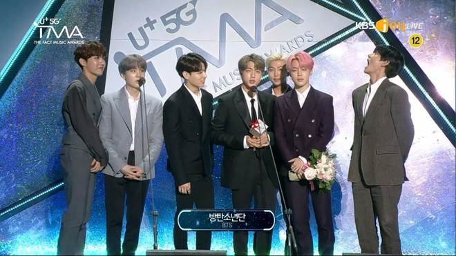 Kết quả The Fact Music Awards: Daesang kh&ocirc;ng bất ngờ nhưng giải thưởng n&agrave;y g&acirc;y tranh c&atilde;i khi bị &ldquo;đại tr&agrave; h&oacute;a&rdquo; - Ảnh 2.