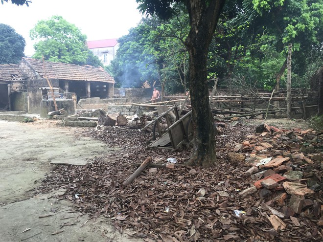 Tiết lộ về nghi phạm s&aacute;t hại b&eacute; trai 8 tuổi ở H&agrave; Nội: Bị thần kinh gần 10 năm, từng ch&eacute;m vợ su&yacute;t chết - Ảnh 1.