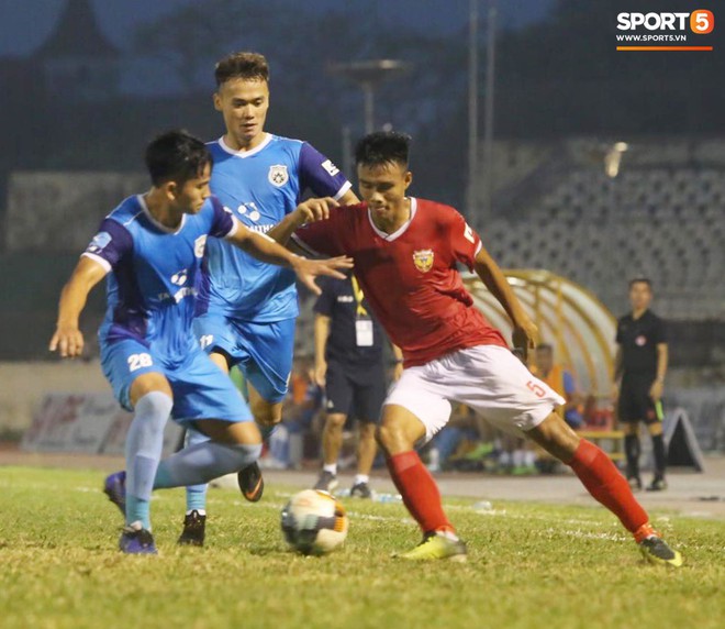 Đánh nguội đối phương, CLB Hà Tĩnh bị 2 thẻ đỏ ở trận đấu với Phố Hiến FC - Ảnh 3.