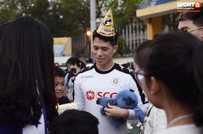 Trong ng&agrave;y sinh nhật, Đ&igrave;nh Trọng nhận mu&ocirc;n ng&agrave;n y&ecirc;u thương từ mọi người trừ... đ&agrave;n anh Văn C&ocirc;ng - Ảnh 16.