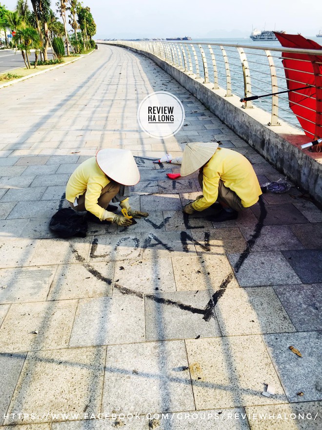 Vẽ bậy để thể hiện tình yêu trên mặt đường, cặp đôi làm tội các cô lao công cặm cụi tẩy xóa dưới cái nắng 40 độ - Ảnh 2.