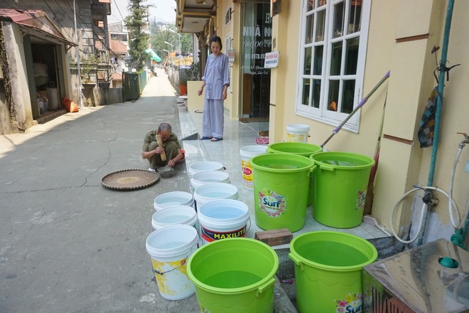 Sa Pa khó có khả năng cung cấp đủ nước phục vụ sinh hoạt và kinh doanh dịp nghỉ lễ - Ảnh 1.