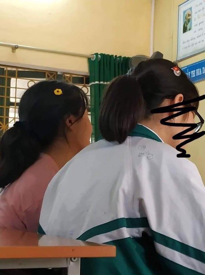 Khi virus Jennie x&acirc;m nhập trường học: H&agrave;ng loạt c&aacute;c nam sinh cũng ph&aacute;t cuồng với style kẹp t&oacute;c đầy đầu - Ảnh 6.