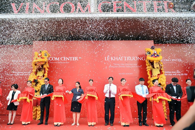 H&agrave; Nội: Ch&iacute;nh thức khai trương Vincom Center thứ 10 tại Trần Duy Hưng - Ảnh 1.