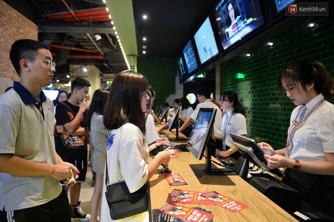H&agrave; Nội: Ch&iacute;nh thức khai trương Vincom Center thứ 10 tại Trần Duy Hưng - Ảnh 12.