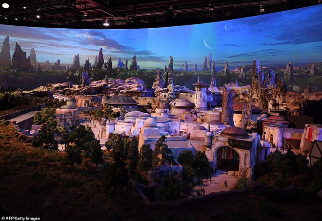 Toàn cảnh công viên Disney tỷ đô phong cách Chiến tranh giữa các vì sao trước ngày  mở cửa chính thức - Ảnh 5.