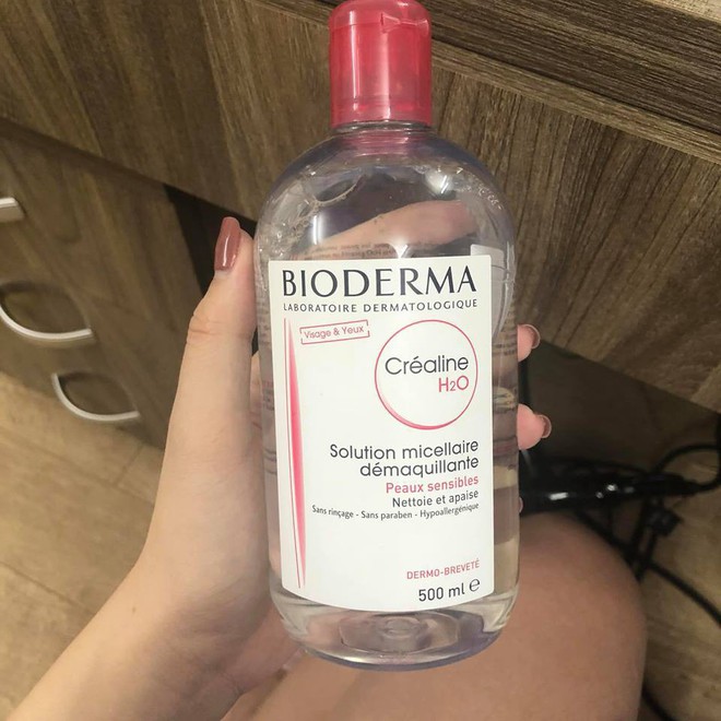 Da dầu lại mỏng v&agrave; hay dị ứng, c&ocirc; n&agrave;ng n&agrave;y chỉ tập trung v&agrave;o 2 bước với loạt đồ skincare kh&ocirc;ng qu&aacute; 500k m&agrave; da vẫn căng b&oacute;ng cực th&iacute;ch - Ảnh 2.