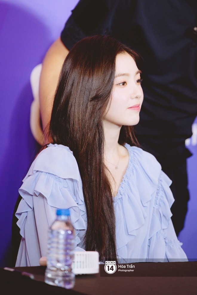 Fansign Red Velvet và dàn idol Kpop tại Sài Gòn: Nữ thần Irene xinh câm nín nhưng vẫn bị mỹ nhân này chiếm sóng - Ảnh 4.