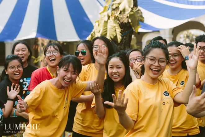 D&agrave;n trai xinh g&aacute;i đẹp trường THPT Chuy&ecirc;n L&ecirc; Hồng Phong, ai ai cũng rạng ngời toả nắng trong ng&agrave;y hội Khi t&ocirc;i 18 - Ảnh 8.