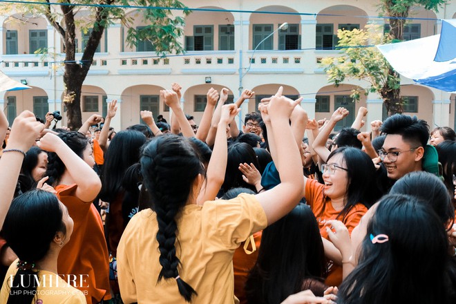 D&agrave;n trai xinh g&aacute;i đẹp trường THPT Chuy&ecirc;n L&ecirc; Hồng Phong, ai ai cũng rạng ngời toả nắng trong ng&agrave;y hội Khi t&ocirc;i 18 - Ảnh 4.