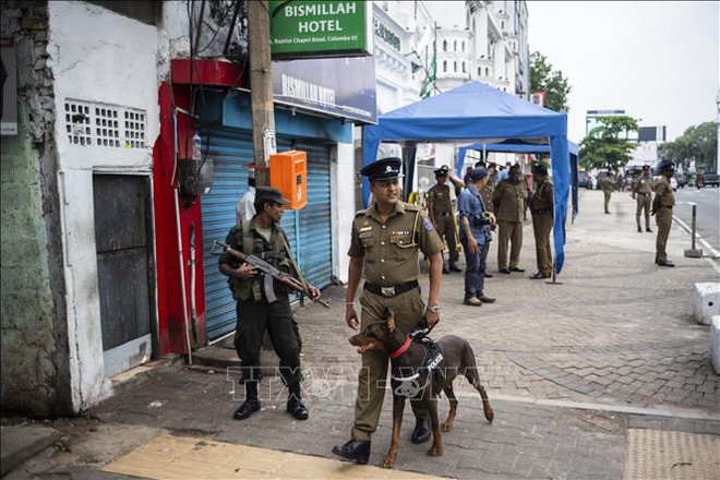 Nổ ở Sri Lanka: Tiêu diệt 4 phần tử tình nghi đánh bom liều chết - Ảnh 1.