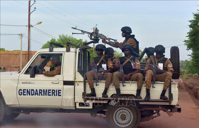 Burkina Faso: Các phần tử Hồi giáo cực đoan tấn công trường học, sát hại 5 giáo viên - Ảnh 1.