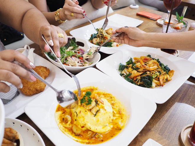 Một vấn đề kh&oacute; n&oacute;i trong mỗi chuyến đi chơi xa nhưng kh&ocirc;ng phải ai cũng biết c&aacute;ch khắc phục - Ảnh 2.