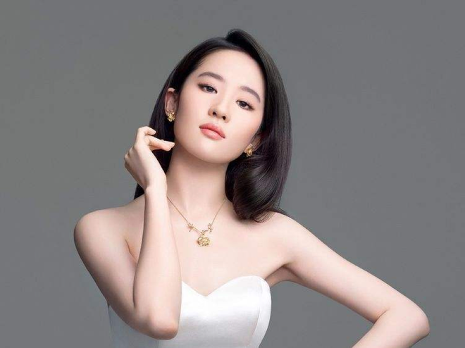 gia đình: Hình ảnh này là một bức tranh tuyệt đẹp về gia đình. Với tình yêu thương và sự đoàn kết, gia đình là nơi bạn cảm thấy ấm áp và an toàn. Khám phá những khoảnh khắc đáng yêu của gia đình này trong ảnh và hãy tưởng tượng về gia đình của chính bạn.