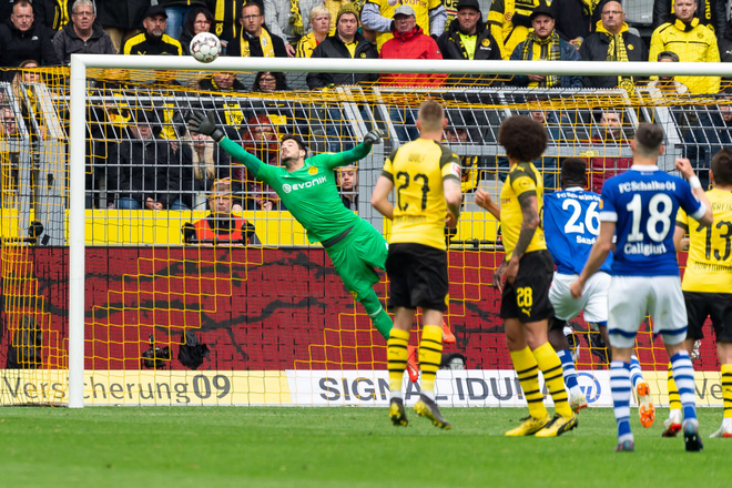 So&aacute;i ca Marco Reus bị truất quyền thi đấu, Dortmund đ&aacute;nh mất hi vọng trở th&agrave;nh t&acirc;n vương nước Đức - Ảnh 9.