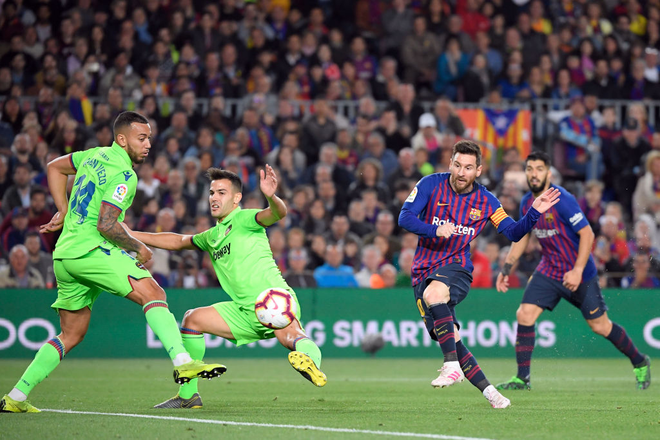 Messi lại hóa siêu anh hùng, Barcelona nâng cúp vô địch La Liga trước 3 vòng đấu - Ảnh 5.