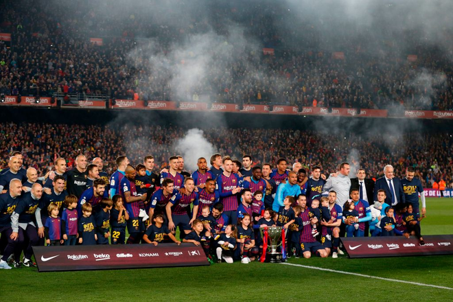 Messi lại hóa siêu anh hùng, Barcelona nâng cúp vô địch La Liga trước 3 vòng đấu - Ảnh 2.