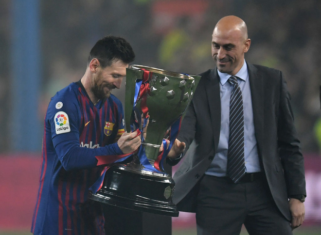 Messi lại hóa siêu anh hùng, Barcelona nâng cúp vô địch La Liga trước 3 vòng đấu - Ảnh 7.