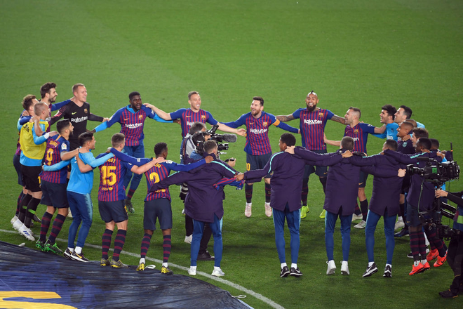 Messi lại hóa siêu anh hùng, Barcelona nâng cúp vô địch La Liga trước 3 vòng đấu - Ảnh 6.