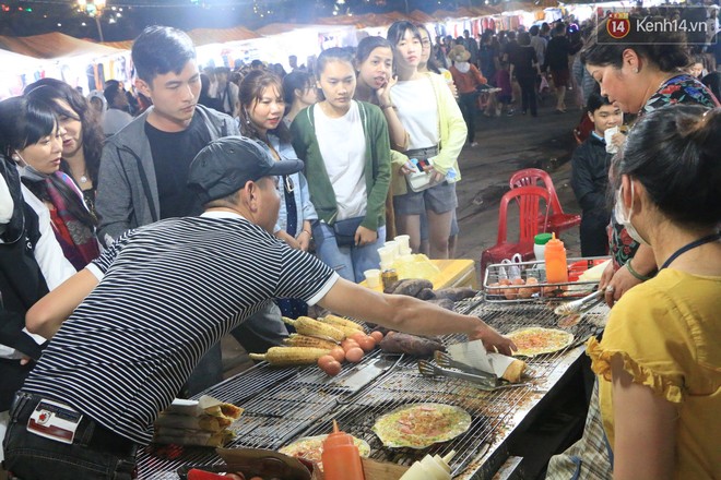 Đà Lạt “thất thủ” chỉ mới ngày đầu kỳ nghỉ lễ, chẳng biết những ngày sau sẽ còn như thế nào? - Ảnh 8.