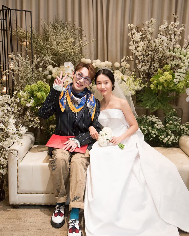 Bộ ảnh hậu trường cưới khủng nhất lịch sử Kbiz: Son Ye Jin và mỹ nhân Vườn sao băng đọ sắc, còn có cả idol nhà YG - Ảnh 12.