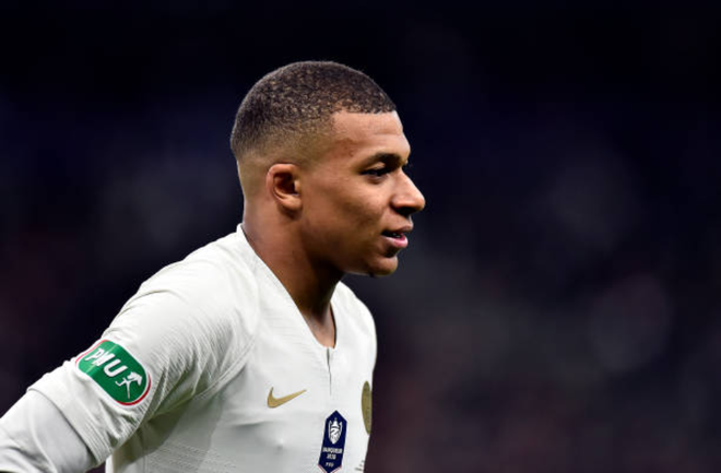 Truyền nh&acirc;n Quả b&oacute;ng v&agrave;ng của Ronaldo v&agrave; Messi đạp đối thủ gh&ecirc; rợn, nhận thẻ đỏ ngay lập tức - Ảnh 7.
