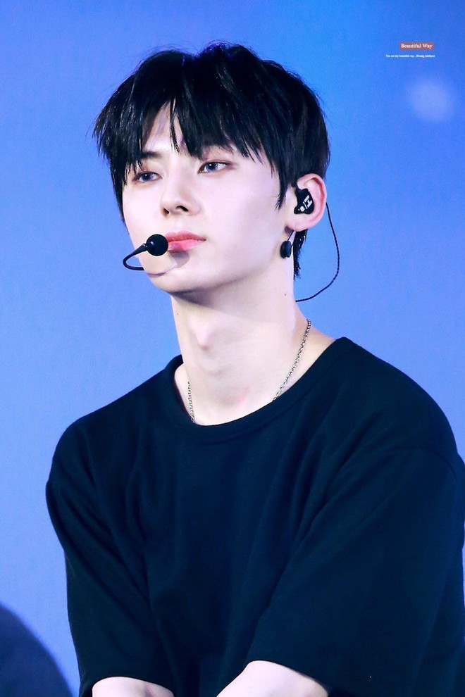 Bị đồng đội bóc phốt soi gương 50 lần/ ngày, Minhyun (NUEST) có cách đáp trả không thể... sến hơn! - Ảnh 3.