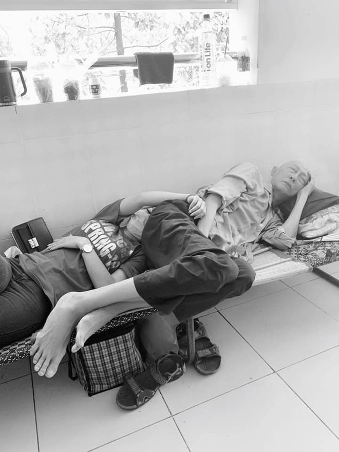 Nghệ sĩ L&ecirc; B&igrave;nh sức khỏe chuyển biến xấu, phải chuyển v&agrave;o ph&ograve;ng c&aacute;ch ly v&agrave; t&acirc;m sự của con g&aacute;i khiến d&acirc;n mạng rơi nước mắt - Ảnh 4.