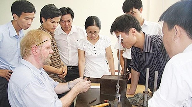 Ch&iacute;nh thức đề xuất từ năm 2021 nam, nữ đều tăng tuổi nghỉ hưu - Ảnh 1.